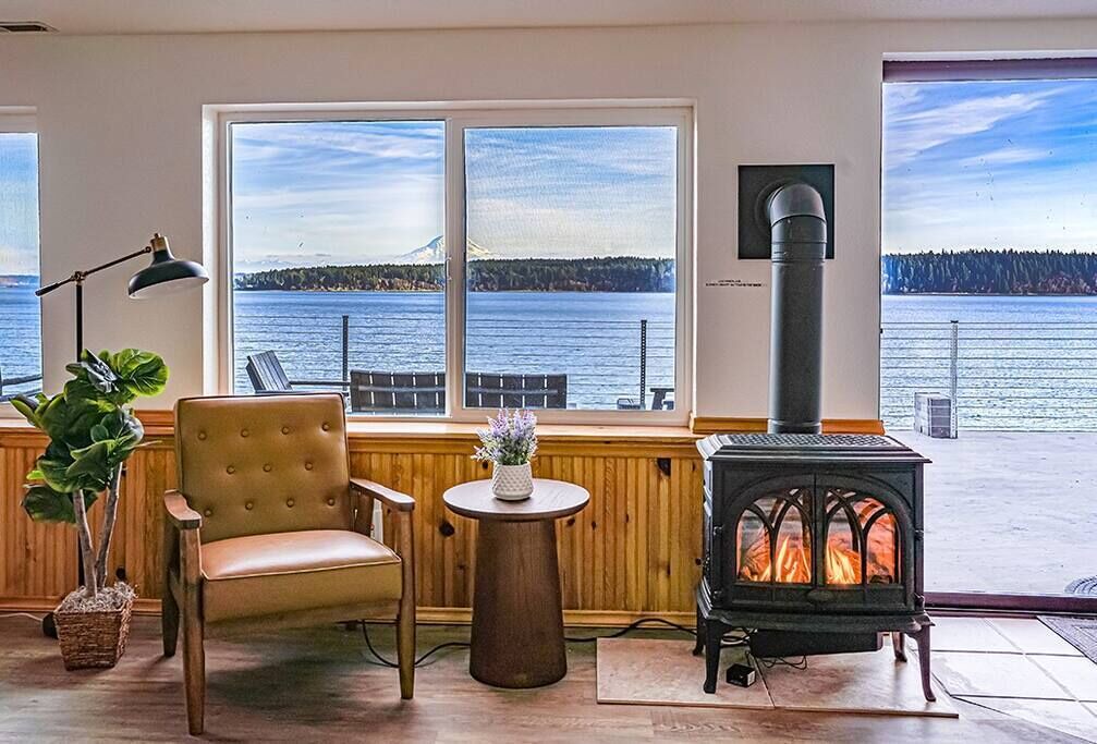 Photo of Livingroom in Longbranch