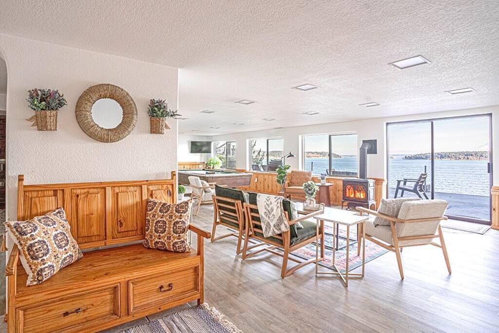 Photo of Livingroom in Longbranch