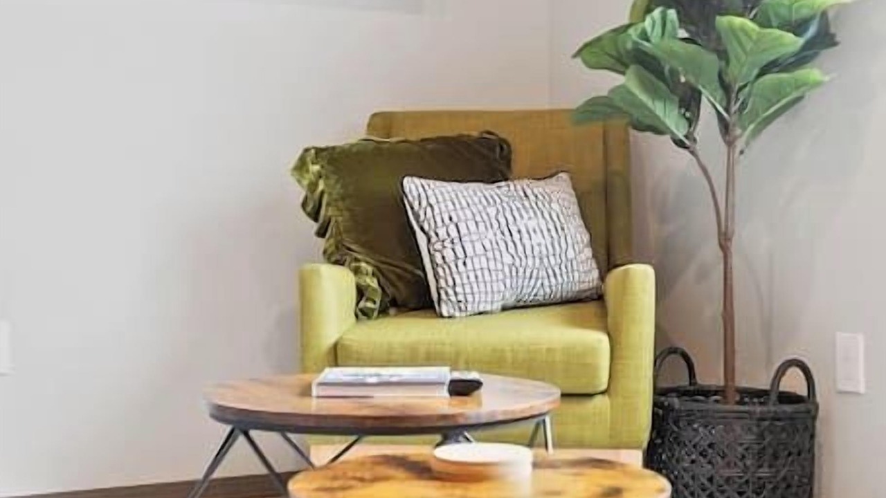 Photo of Livingroom in South Perry District