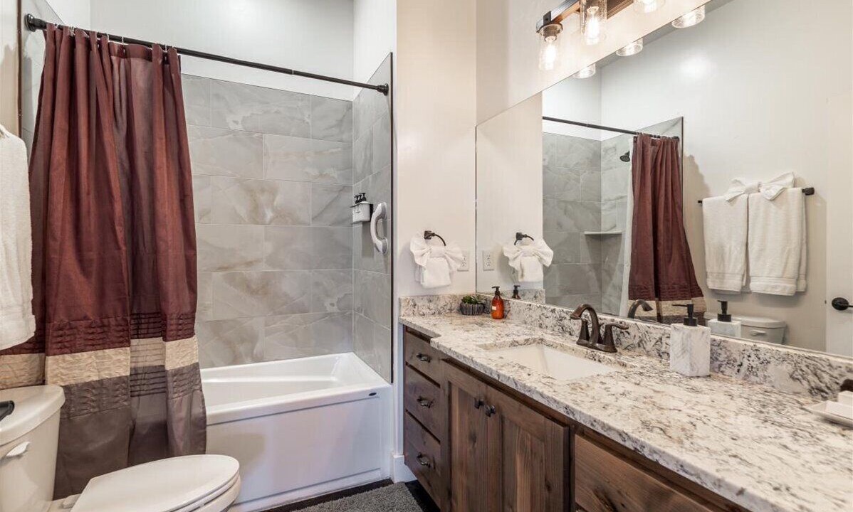 Photo of Bathroom in Island Park
