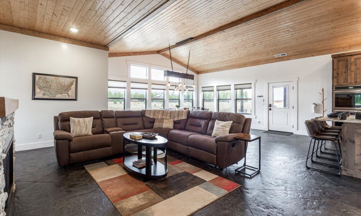 Photo of Livingroom in Island Park
