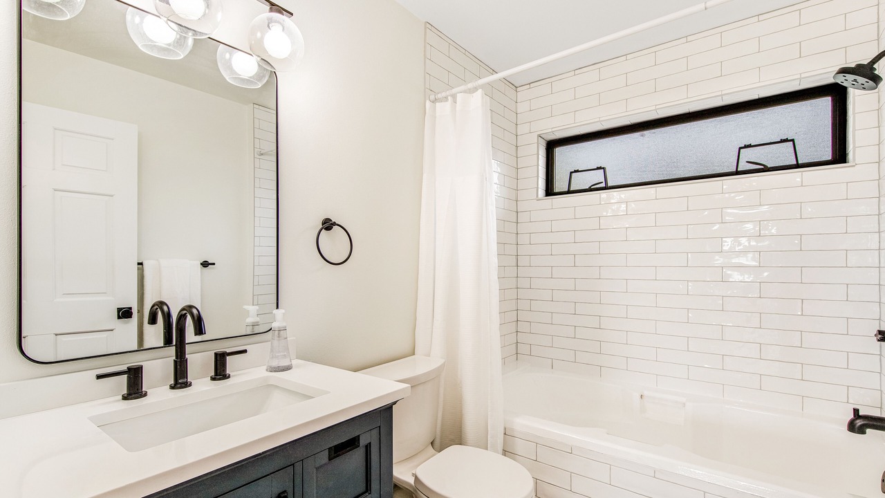 Photo of Bathroom in Coupeville