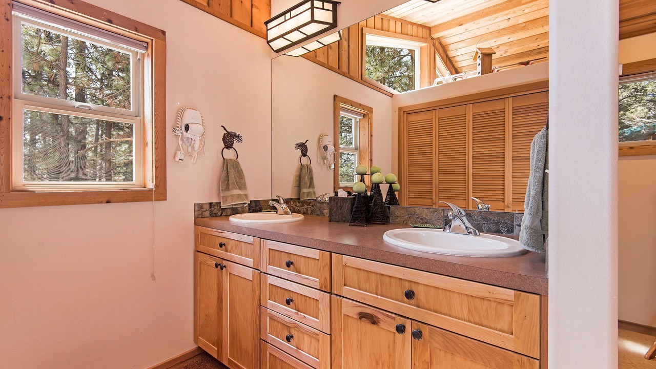 Photo of Bathroom in Sisters