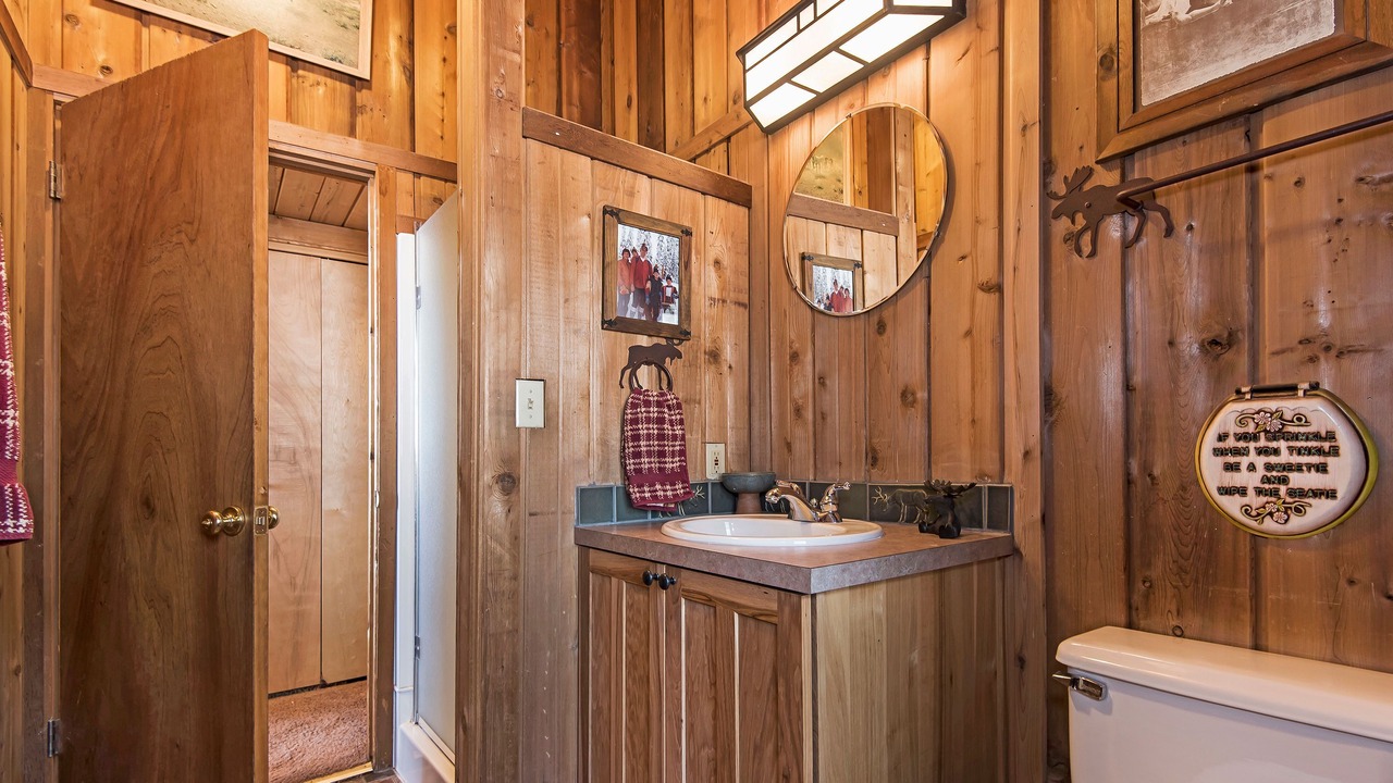 Photo of Bathroom in Sisters