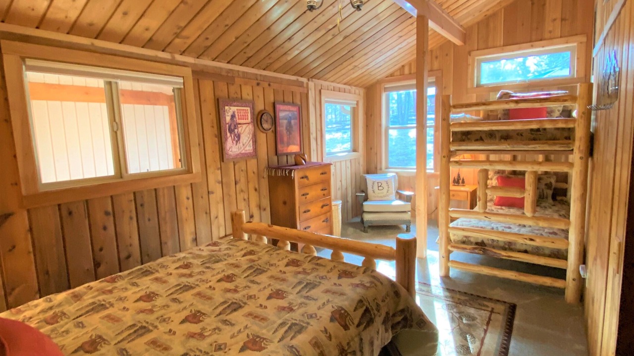 Photo of Bedroom in Sisters