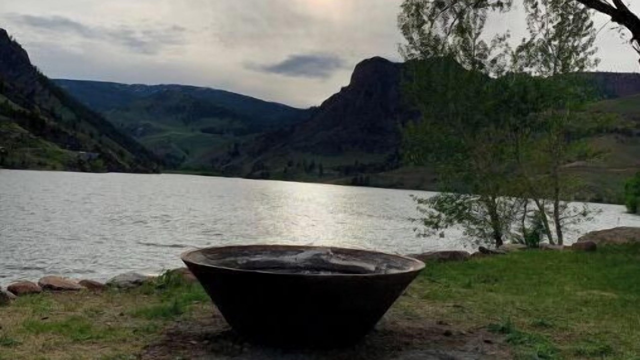 Photo of Outdoor in Salmon