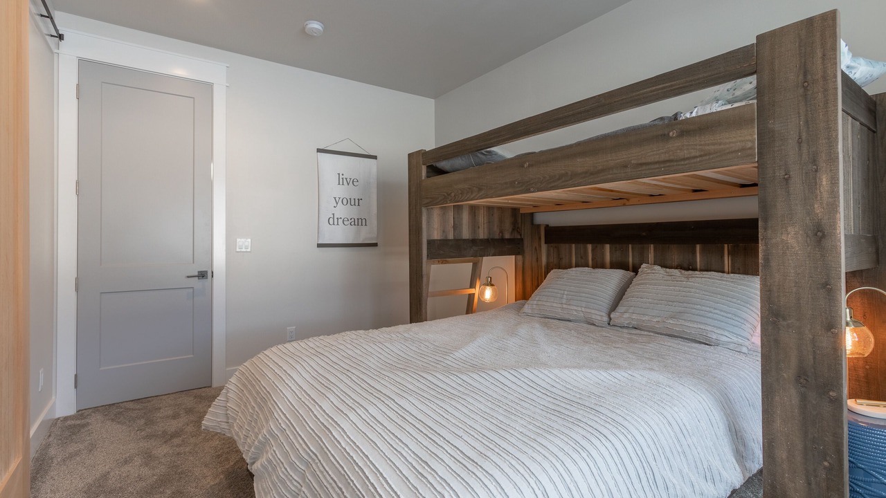 Photo of Bedroom in Alpine Northwest