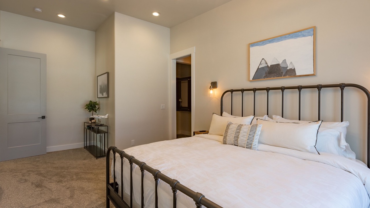 Photo of Bedroom in Alpine Northwest