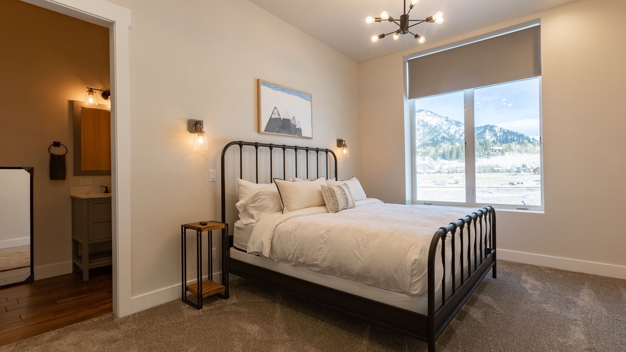 Photo of Bedroom in Alpine Northwest