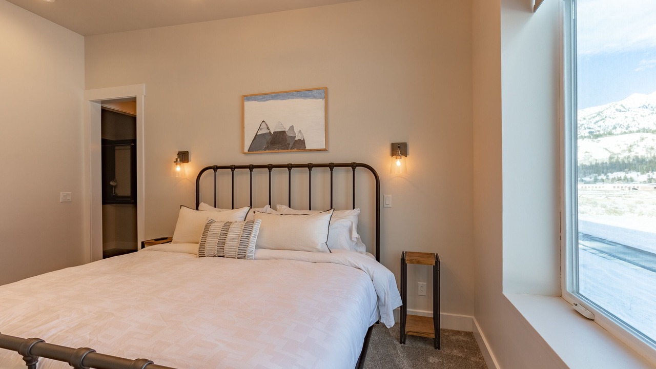 Photo of Bedroom in Alpine Northwest