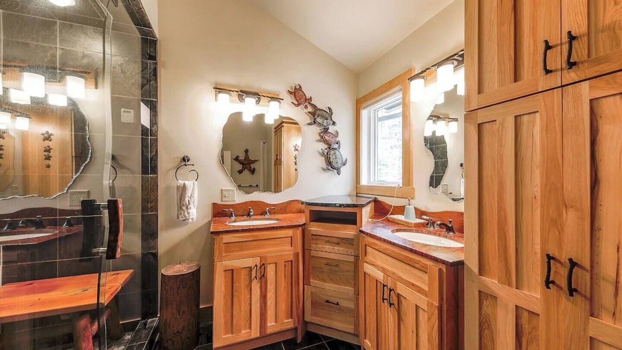 Photo of Bathroom in Mayfield