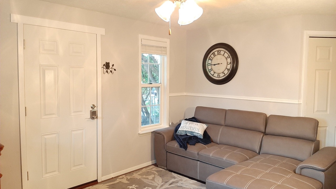 Photo of Livingroom in West Bench