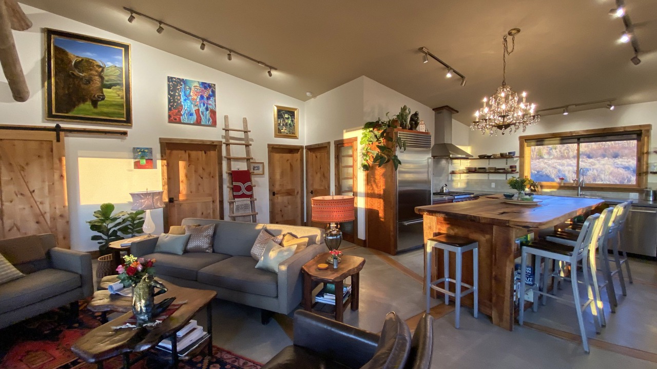 Photo of Livingroom in Victor