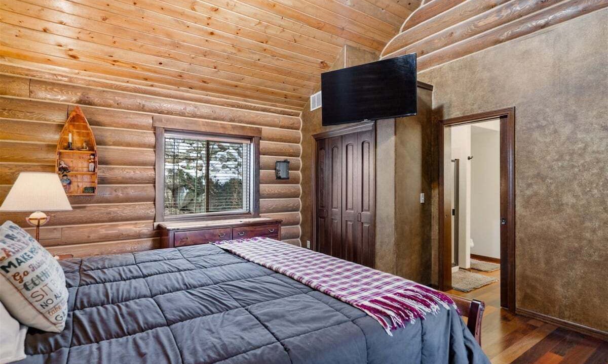 Photo of Bedroom in Leavenworth