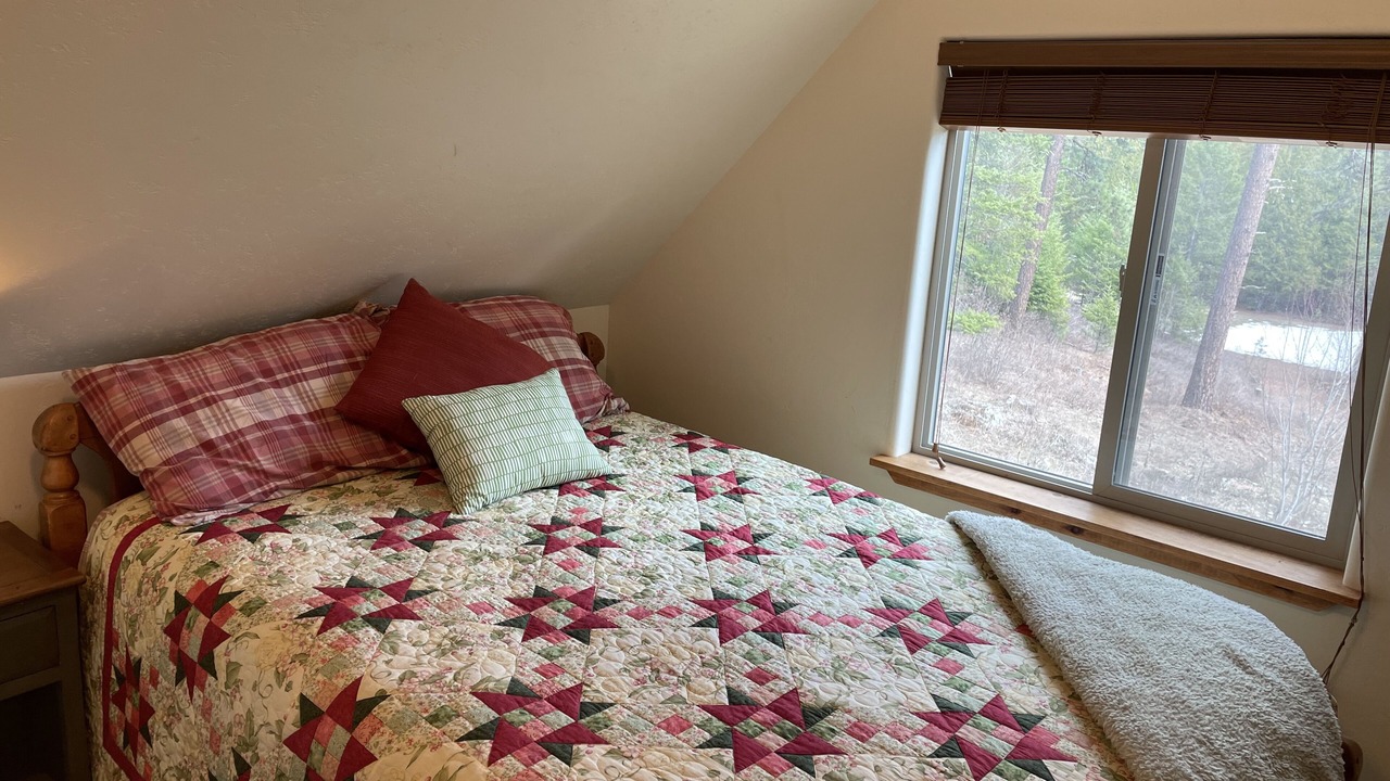 Photo of Bedroom in Spirit Lake