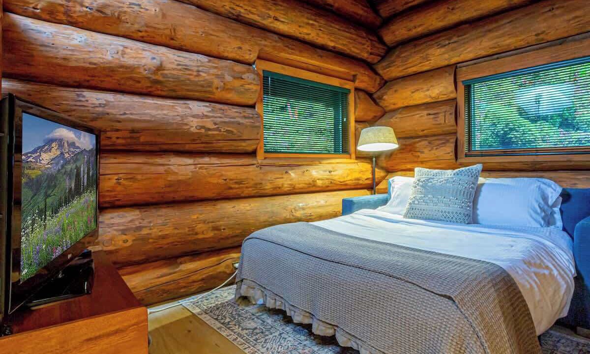 Photo of Bedroom in Glacier