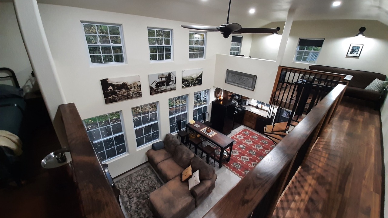 Photo of Livingroom in White Bird