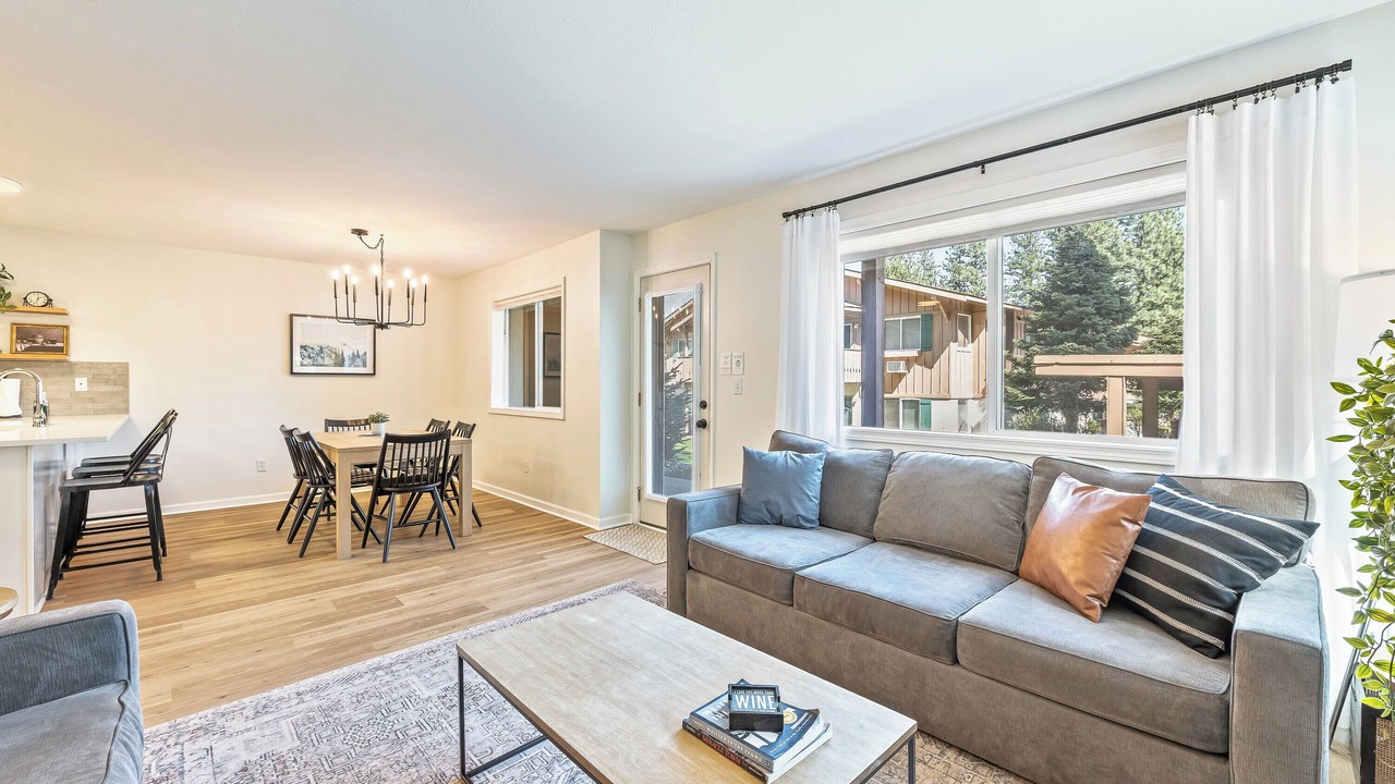 Photo of Livingroom in Downtown Leavenworth