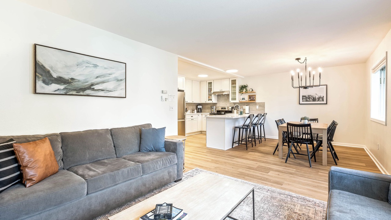 Photo of Livingroom in Downtown Leavenworth