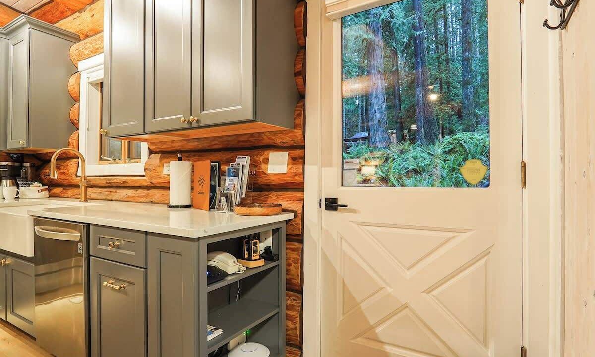 Photo of Kitchen in Glacier