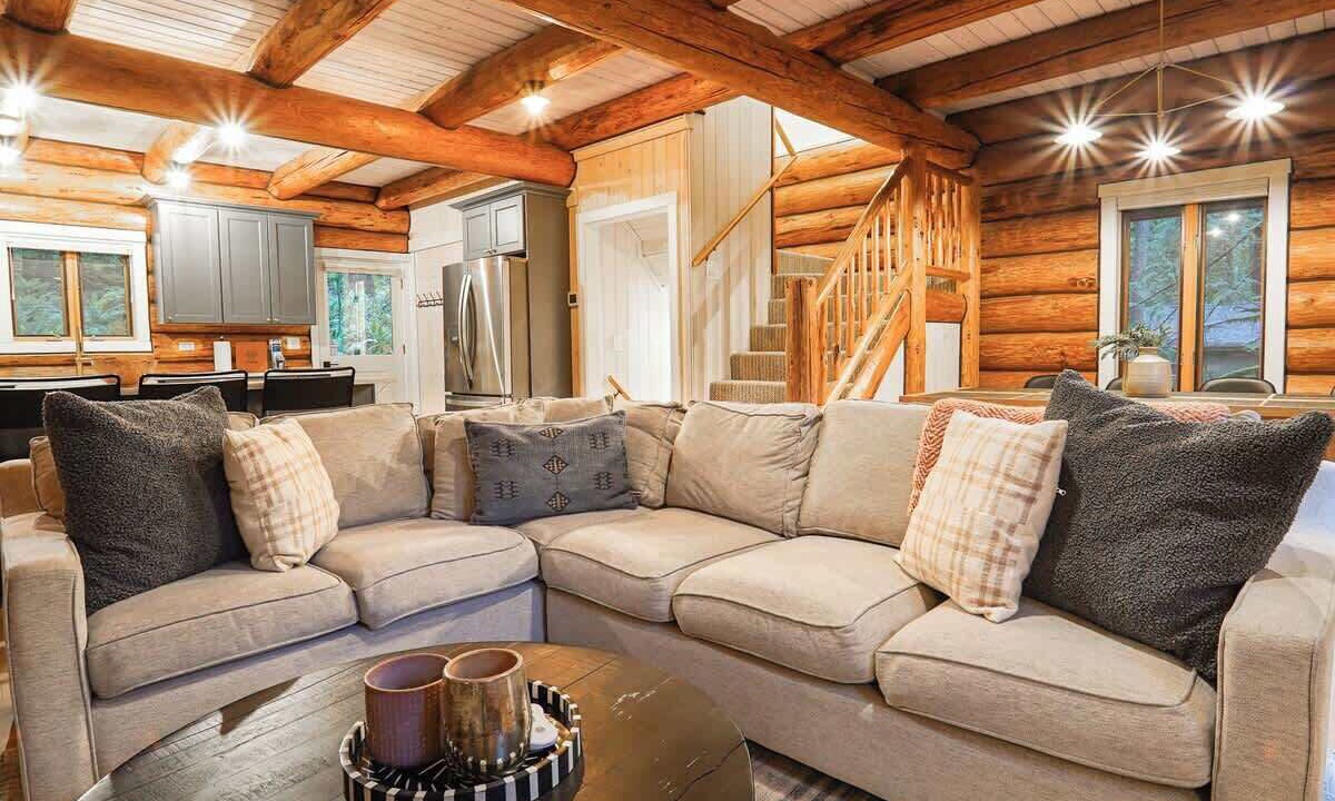 Photo of Livingroom in Glacier