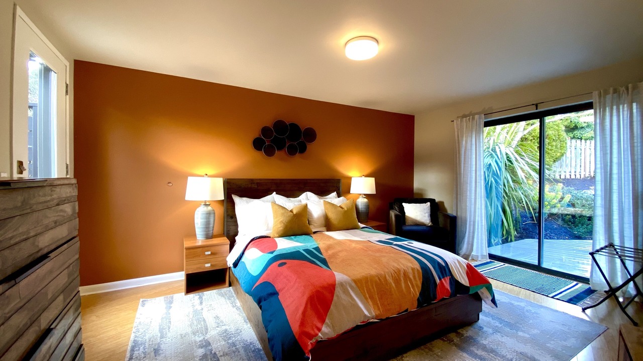 Photo of Bedroom in Raleigh Hills