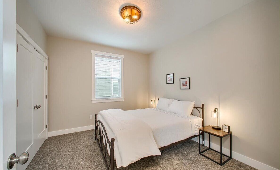 Photo of Bedroom in Depot Bench