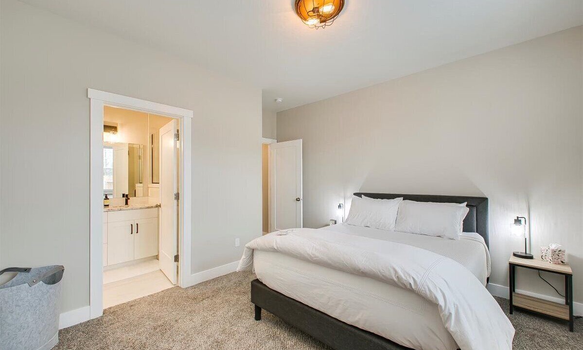 Photo of Bedroom in Depot Bench