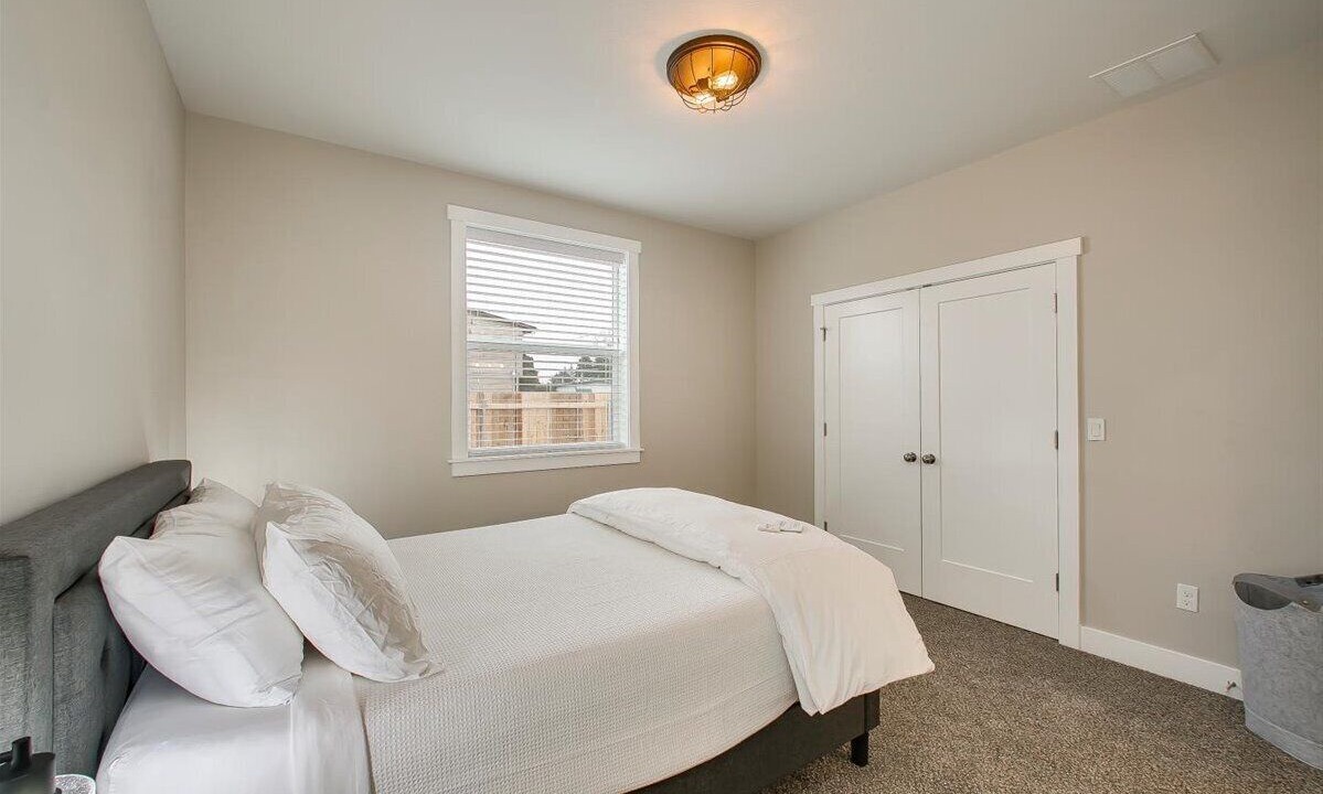 Photo of Bedroom in Depot Bench