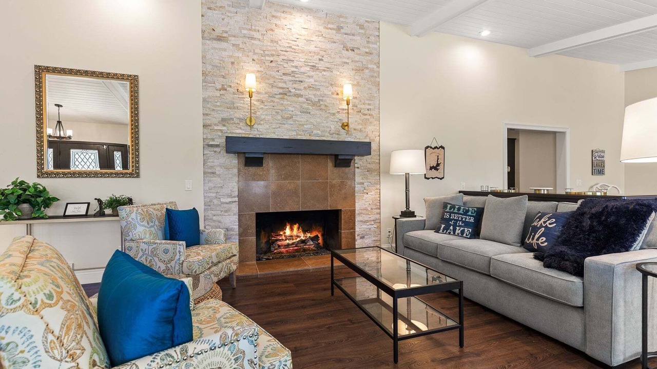 Photo of Livingroom in Hayden Lake