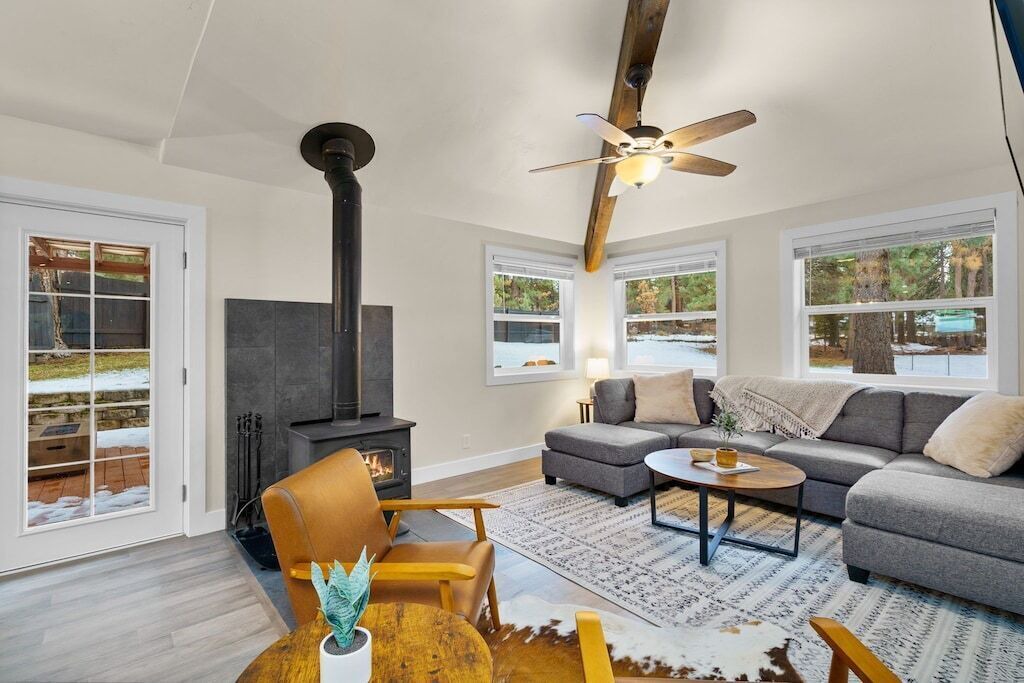 Photo of Livingroom in Deschutes River Woods