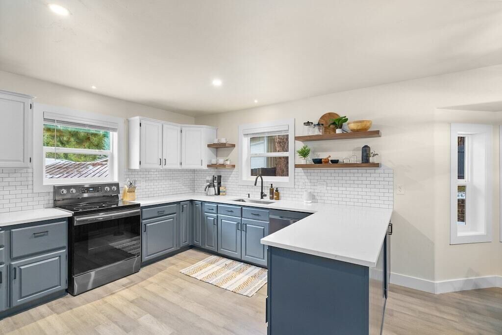 Photo of Kitchen in Deschutes River Woods