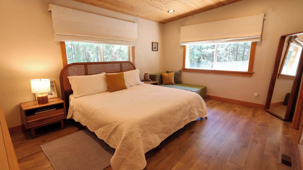 Photo of Bedroom in Mazama