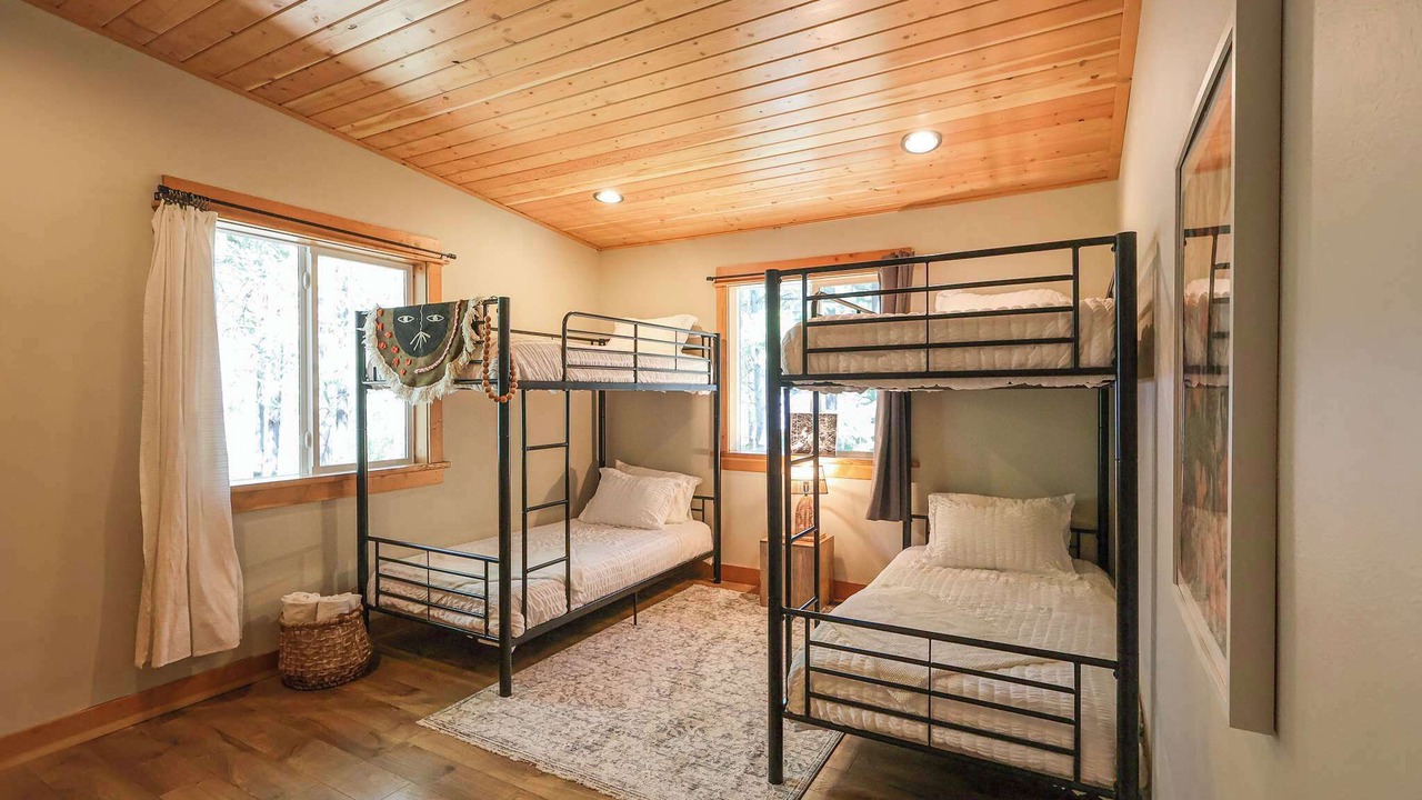 Photo of Bedroom in Mazama