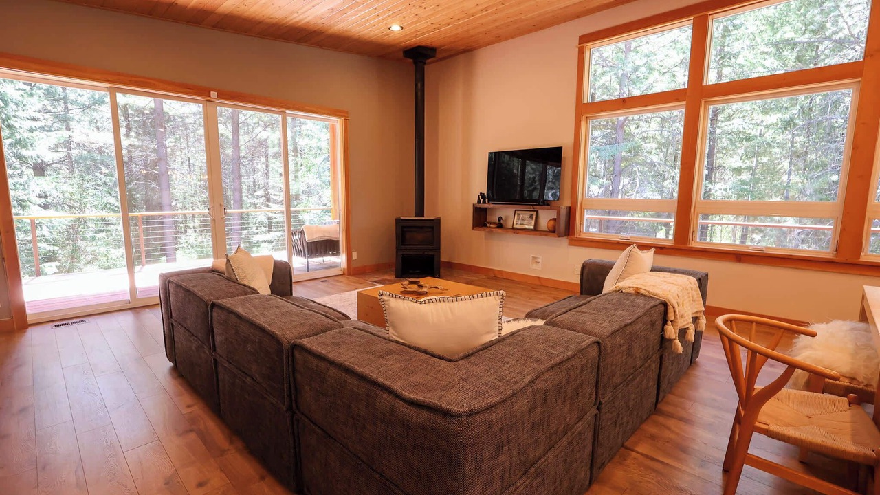 Photo of Livingroom in Mazama