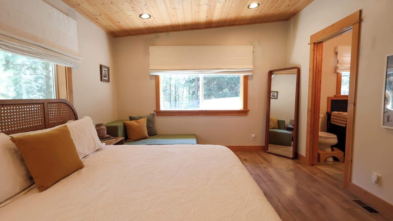 Photo of Bedroom in Mazama