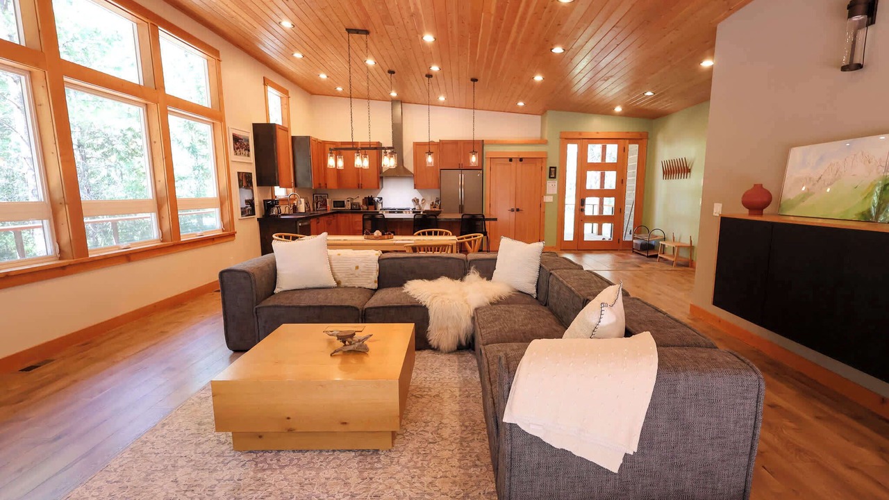 Photo of Livingroom in Mazama