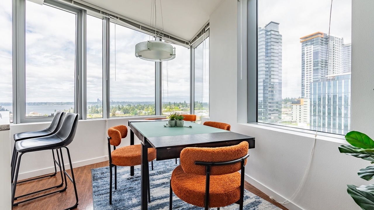 Photo of Livingroom in West Bellevue