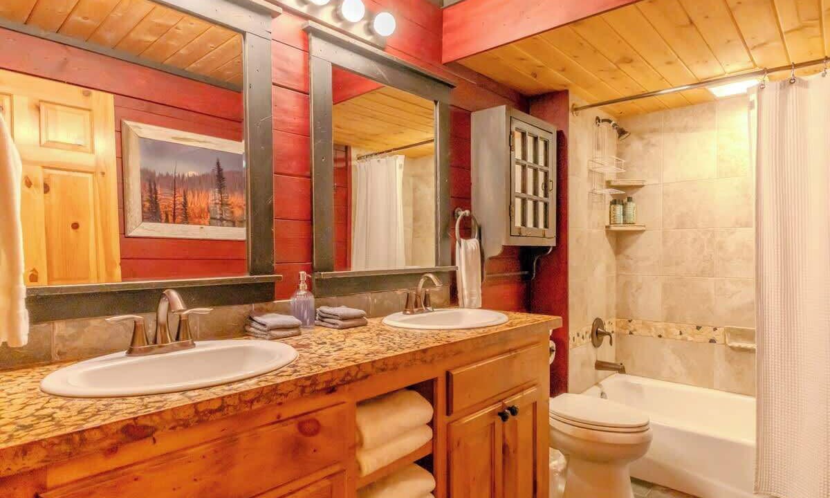 Photo of Bathroom in Lazy Acres
