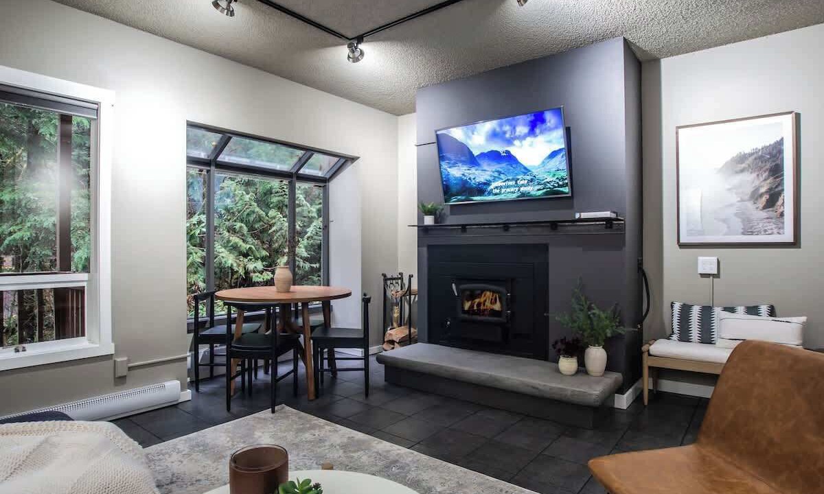 Photo of Livingroom in Glacier
