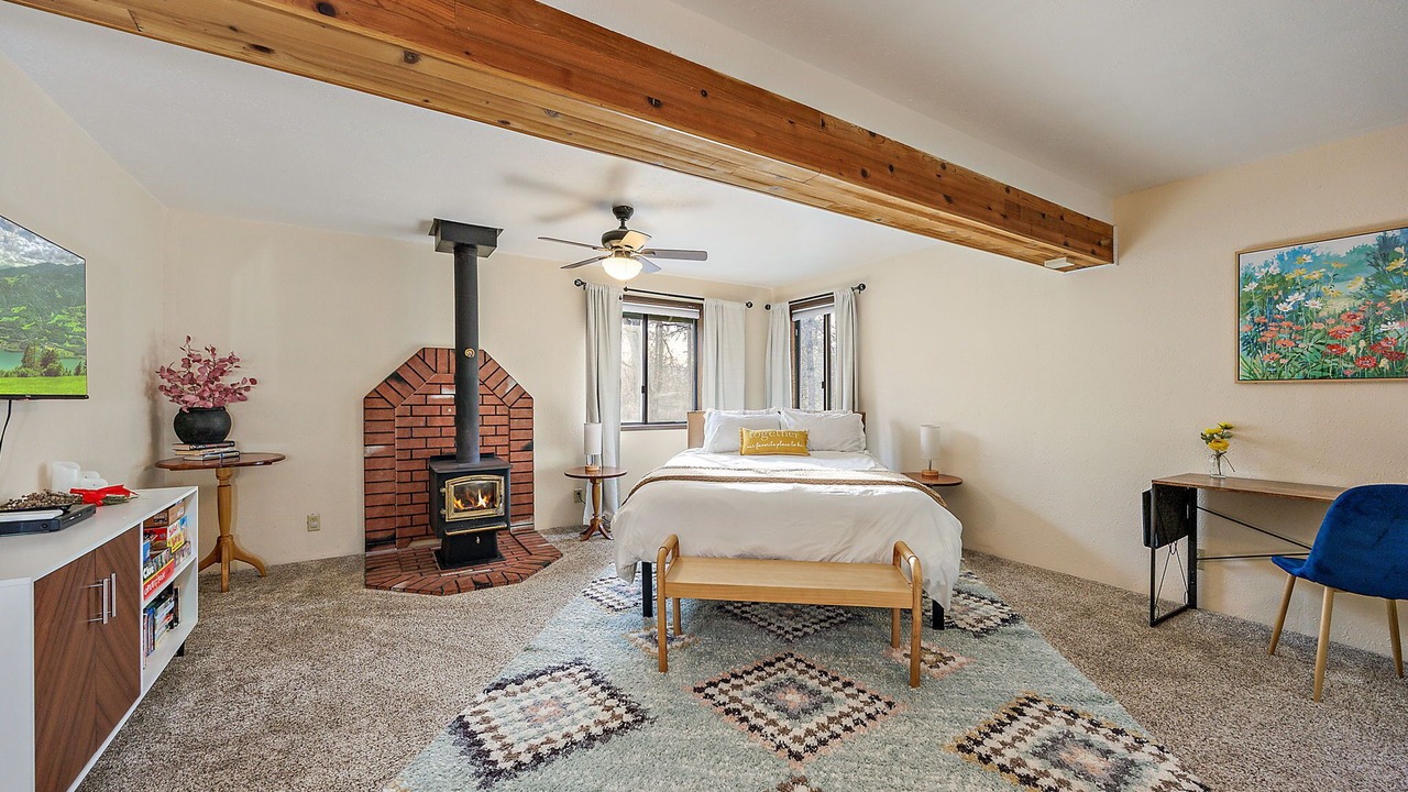 Photo of Bedroom in Grants Pass