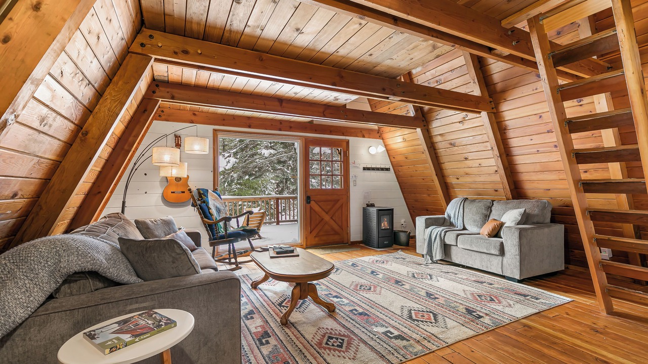 Photo of Livingroom in Klamath Falls