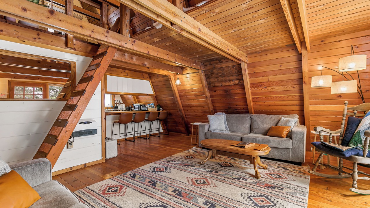 Photo of Livingroom in Klamath Falls