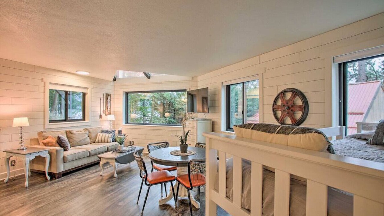 Photo of Livingroom in Hayden Lake