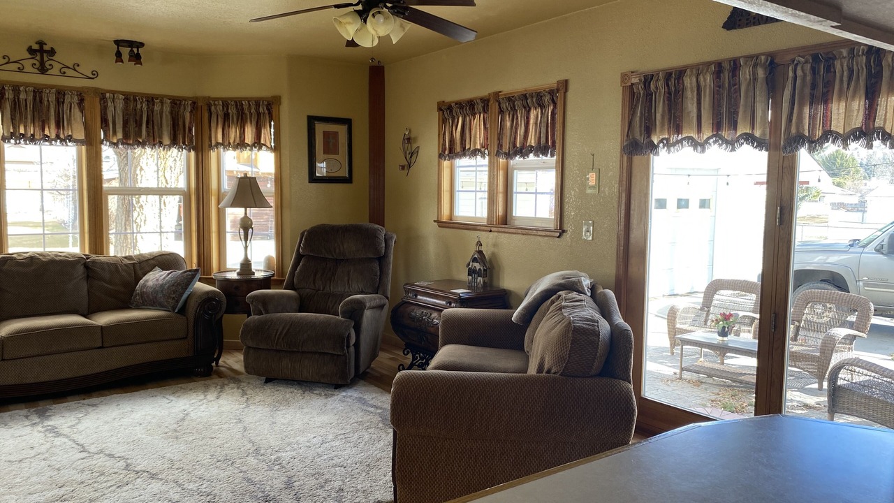 Photo of Livingroom in Klamath Falls