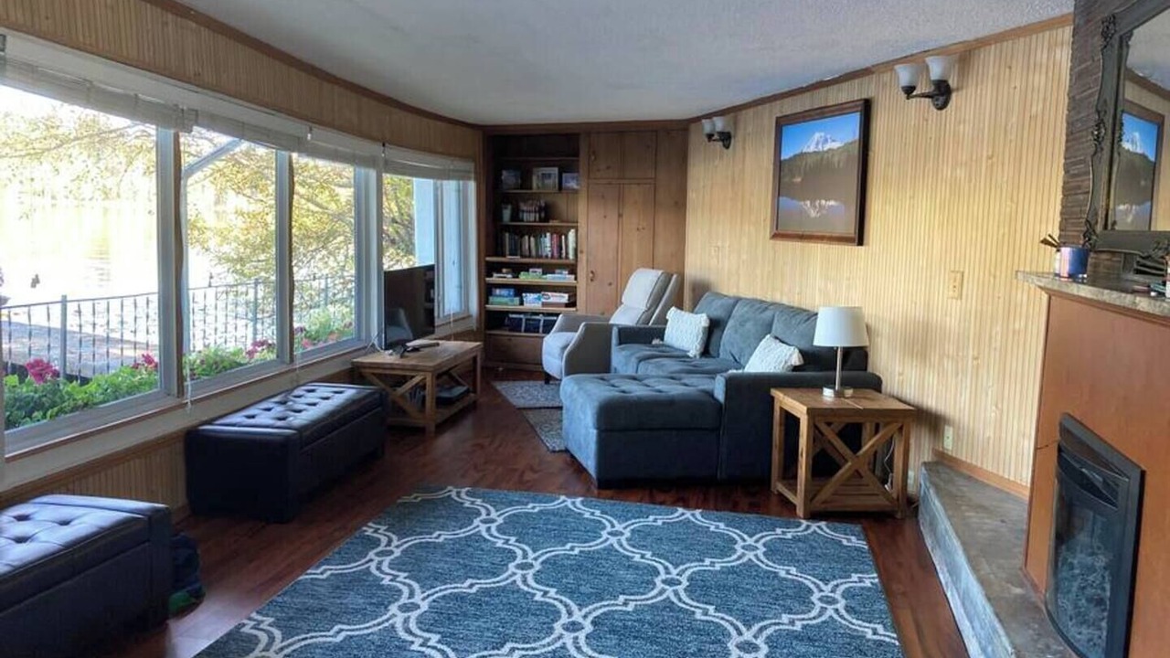 Photo of Bedroom in Eatonville