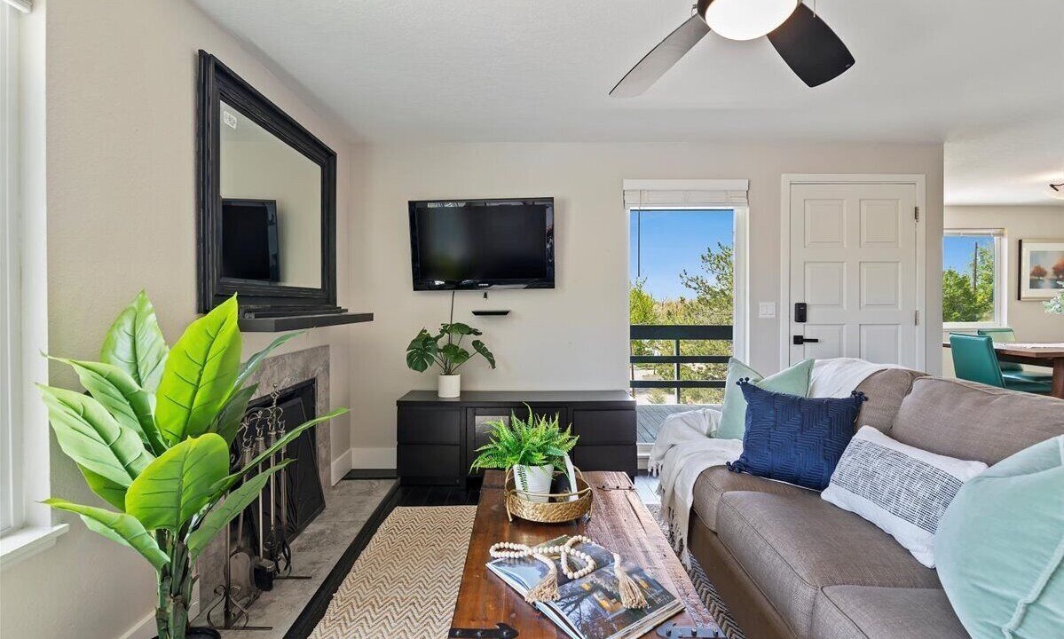 Photo of Livingroom in North End