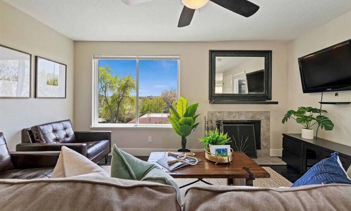 Photo of Livingroom in North End