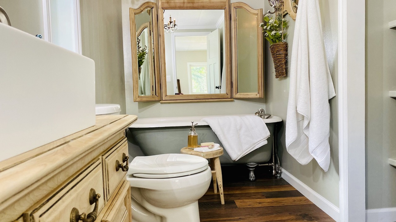 Photo of Bathroom in Trail