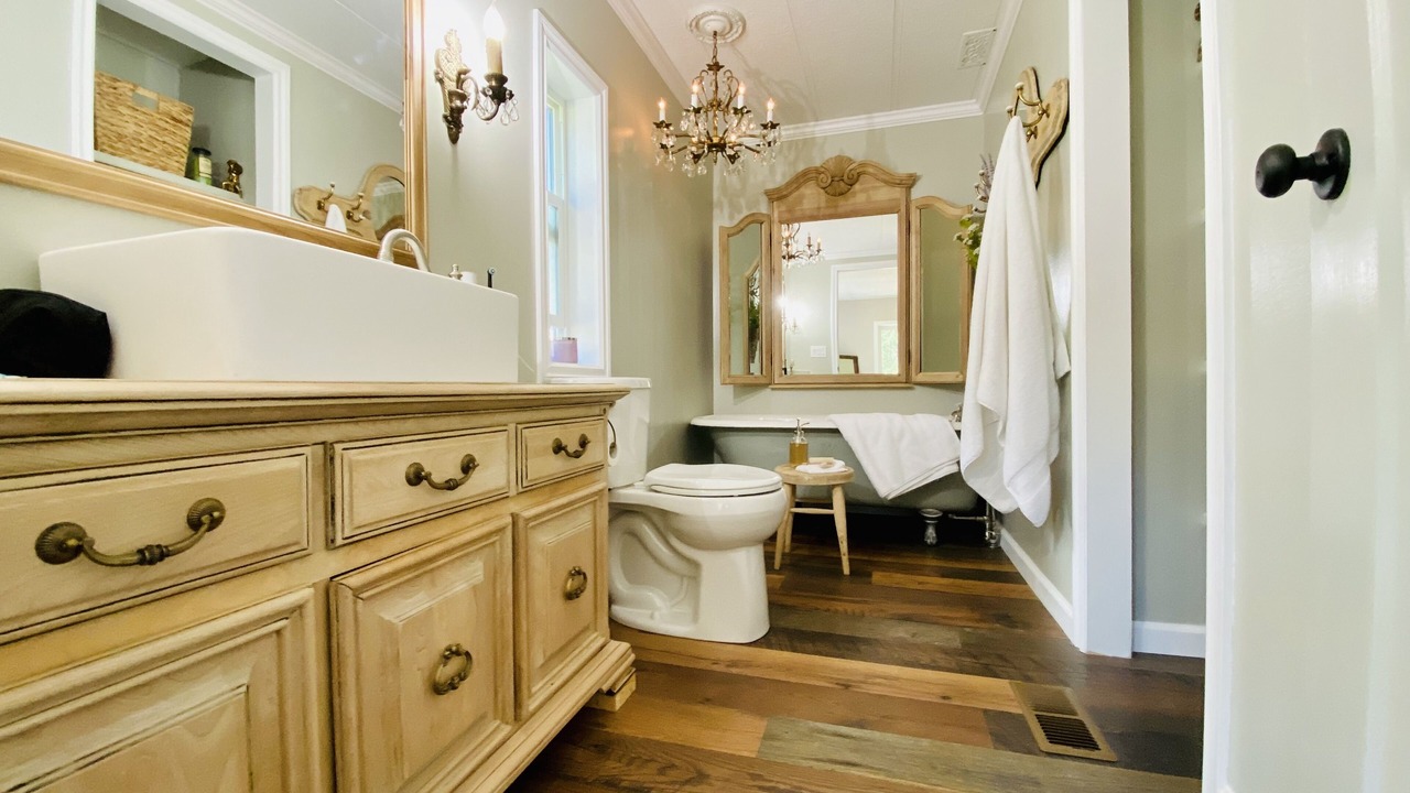 Photo of Bathroom in Trail
